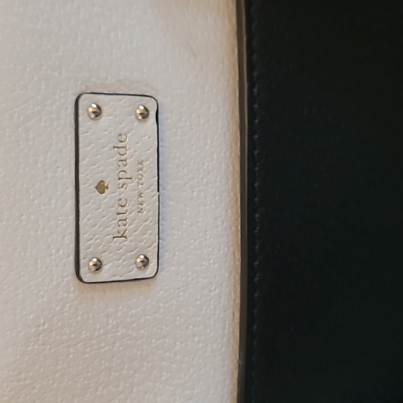 Kate Spade black & cream handbag with optional shoulder strap - Picture 2 of 16